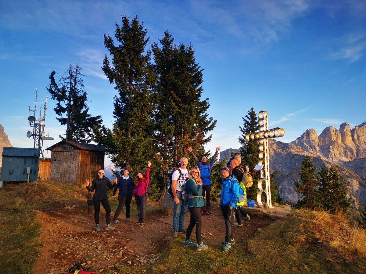Trekking da Cima Fertazza: l’alba sulle Dolomiti desktop picture