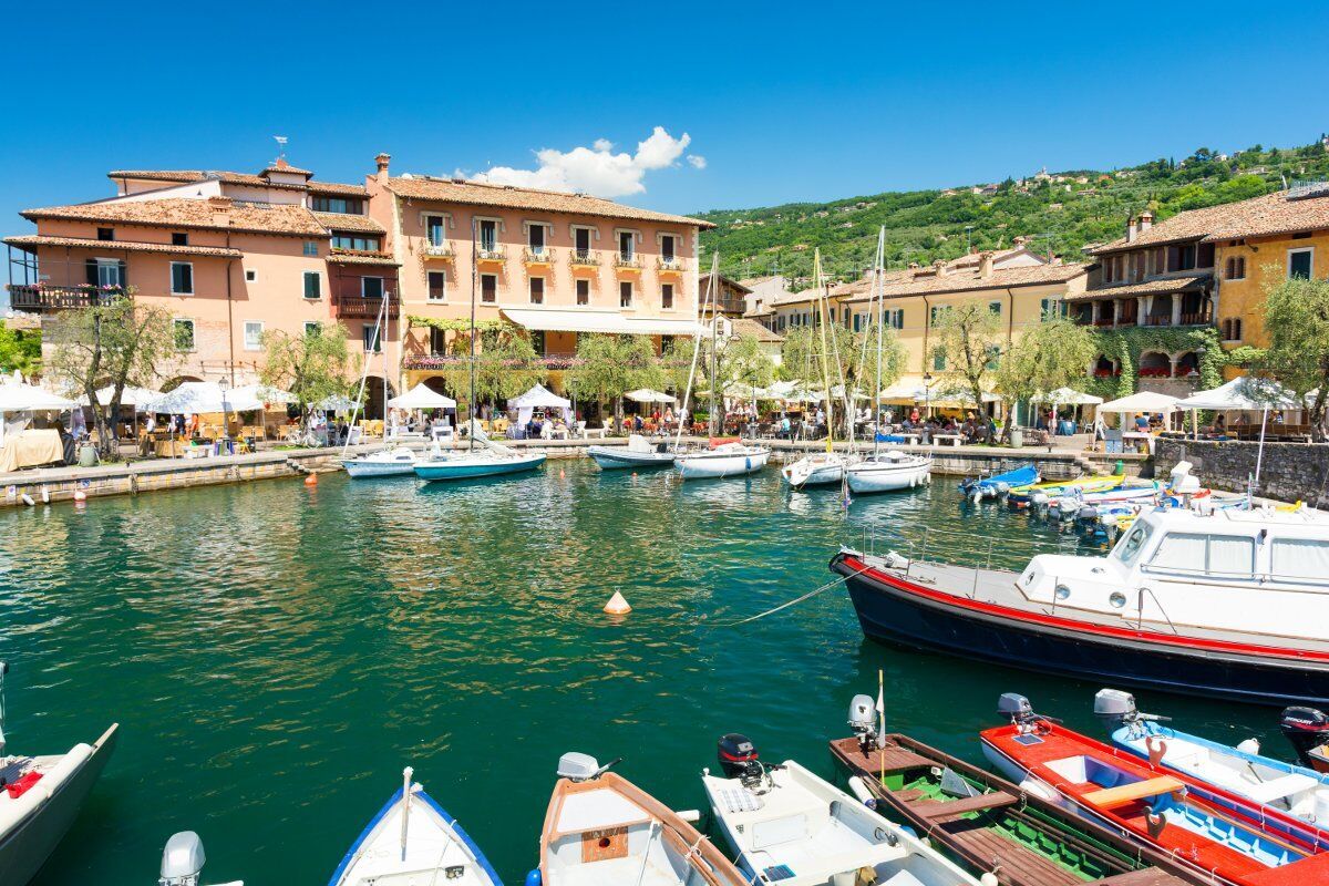 Gita a Torri del Benaco: il Castello Scaligero e il borgo medievale desktop picture