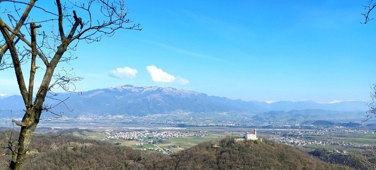 Passeggiata fino al Monte Sulder: i Colli Asolani e le Prealpi Venete desktop picture
