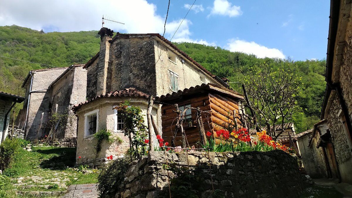 Escursione lungo il Trodo delle Acque: i borghi di Milies e Stramare Escursione lungo il Trodo delle Acque: i borghi di Milies e Stramare desktop picture