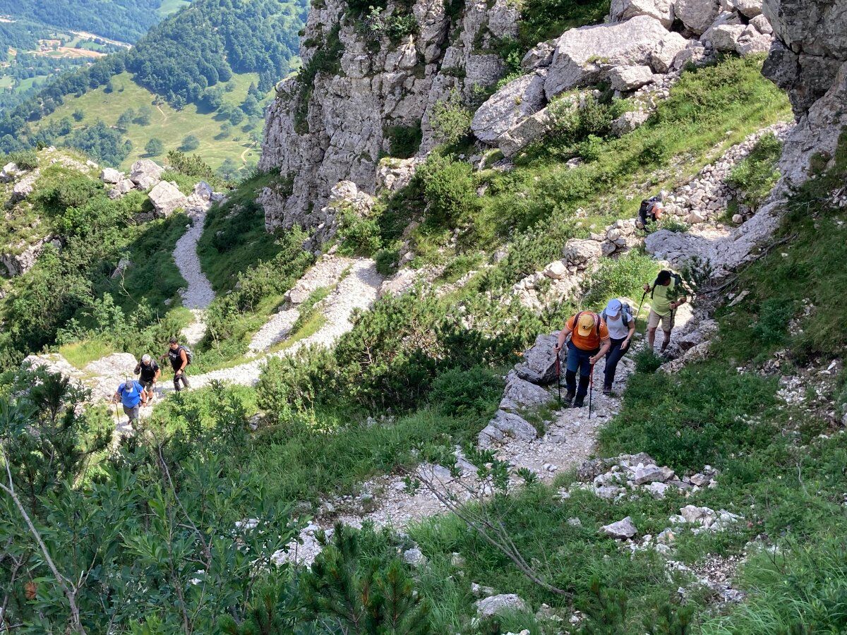 Trekking nel cuore delle Piccole Dolomiti: la Catena delle Tre Croci Trekking nel cuore delle Piccole Dolomiti: la Catena delle Tre Croci desktop picture
