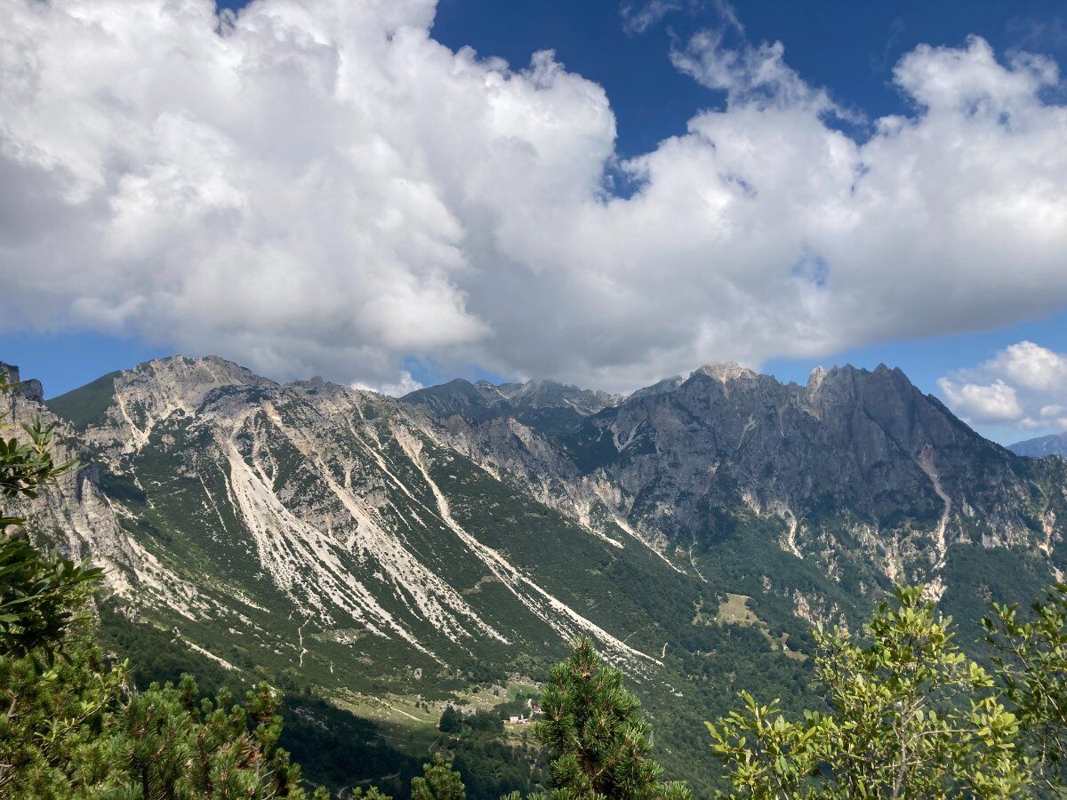 Trekking nel cuore delle Piccole Dolomiti: la Catena delle Tre Croci Trekking nel cuore delle Piccole Dolomiti: la Catena delle Tre Croci desktop picture