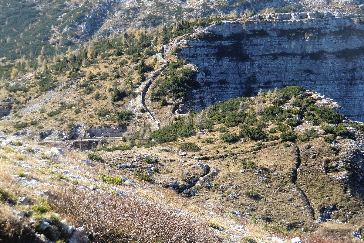 I luoghi della Grande Guerra: escursione a Cima Caldiera e al Monte Ortigara desktop picture