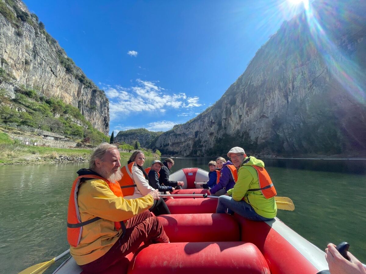 Sessione di Rafting con Spritz finale in Val d’Adige Sessione di Rafting con Spritz finale in Val d’Adige desktop picture