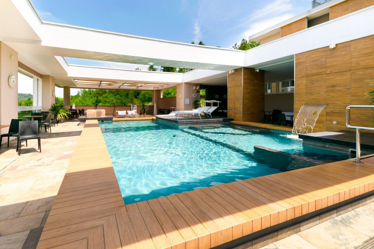 Hawaiian Party a Bologna: una festa a bordo piscina Hawaiian Party a Bologna: una festa a bordo piscina desktop picture