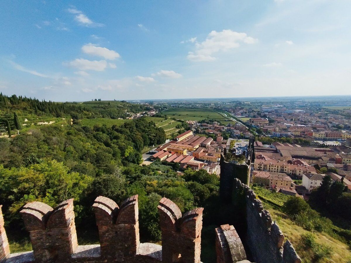 Tour nel borgo fortificato di Soave: la Festa dell'Uva Tour nel borgo fortificato di Soave: la Festa dell'Uva desktop picture