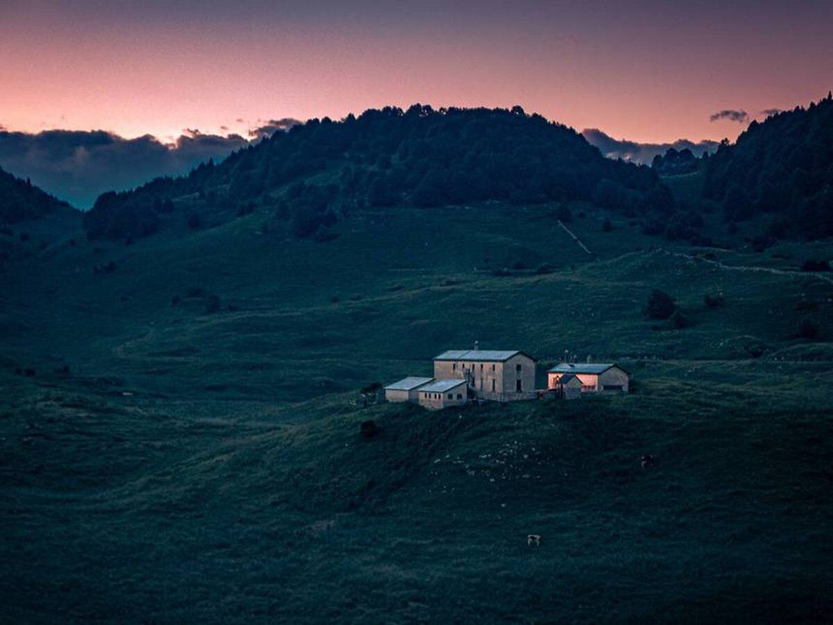Escursione serale sul Monte Novegno: cena in Malga e stelle cadenti Escursione serale sul Monte Novegno: cena in Malga e stelle cadenti desktop picture