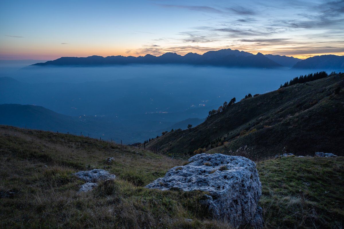 Escursione serale sul Monte Novegno: cena in Malga e stelle cadenti Escursione serale sul Monte Novegno: cena in Malga e stelle cadenti desktop picture