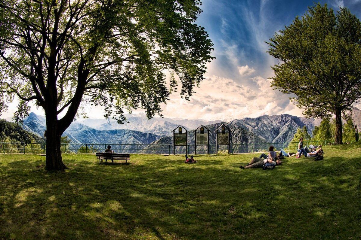 Trekking nei paesaggi mozzafiato dell'Oasi Zegna e delle Alpi Biellesi Trekking nei paesaggi mozzafiato dell'Oasi Zegna e delle Alpi Biellesi desktop picture