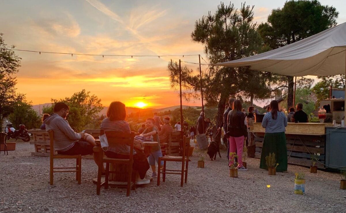 Aperitivo al tramonto sui Colli Bolognesi Aperitivo al tramonto sui Colli Bolognesi desktop picture