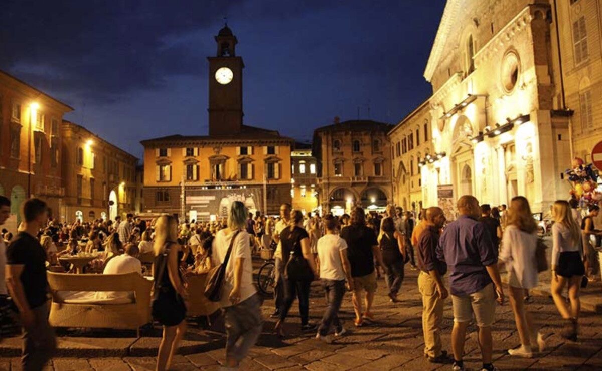 Serata Estiva: Dopocena a Reggio Emilia Serata Estiva: Dopocena a Reggio Emilia desktop picture