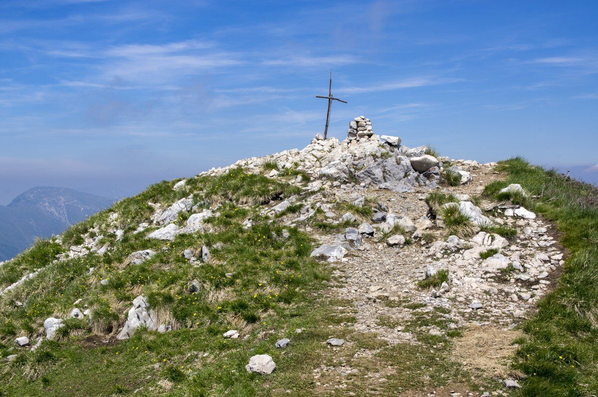 Cima delle Pozzette: escursione sul Monte Baldo Cima delle Pozzette: escursione sul Monte Baldo desktop picture