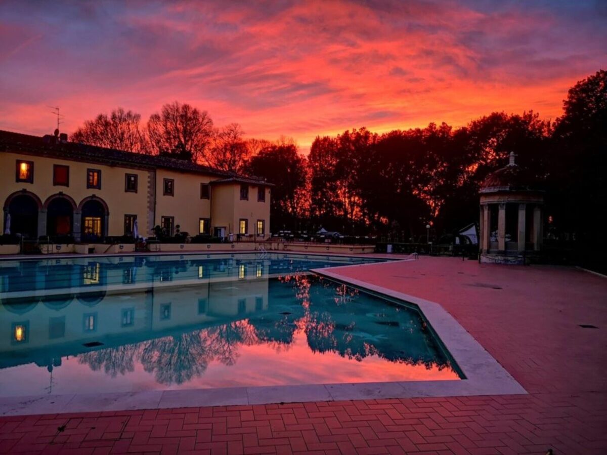 Aperitivo a bordo piscina a Firenze Aperitivo a bordo piscina a Firenze desktop picture