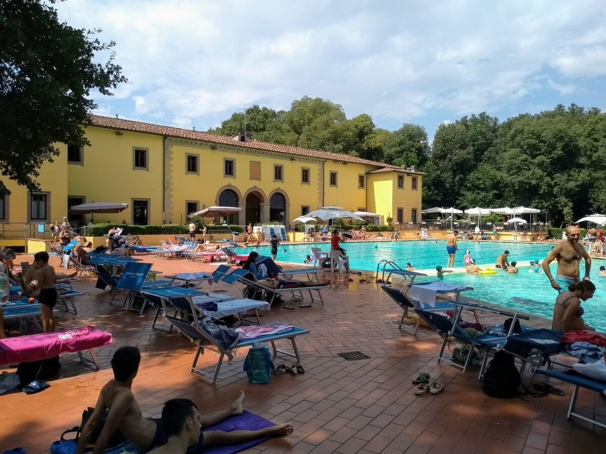 Aperitivo a bordo piscina a Firenze Aperitivo a bordo piscina a Firenze desktop picture