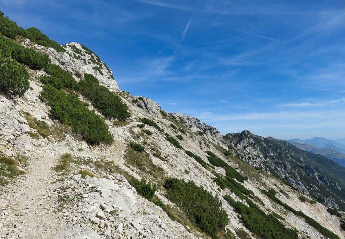 Escursione verso Cima Valdritta, la vetta più alta del Monte Baldo desktop picture