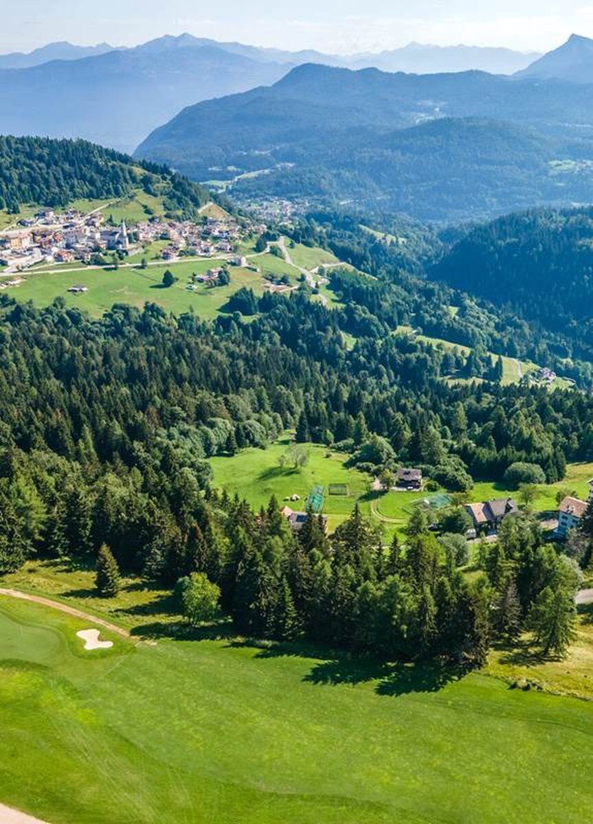 L'Alpe Cimbra: anello del Forte Luserna con pranzo in Malga desktop picture