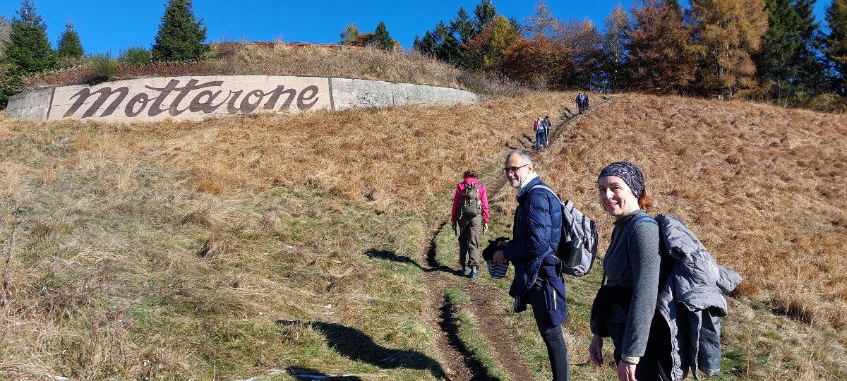 Trekking in direzione della Vetta del Mottarone Trekking in direzione della Vetta del Mottarone desktop picture
