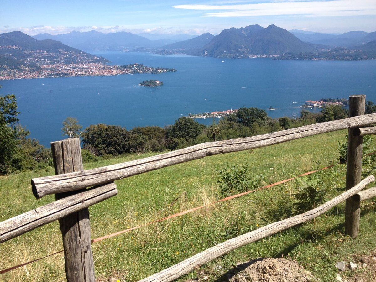 Trekking in direzione della Vetta del Mottarone Trekking in direzione della Vetta del Mottarone desktop picture