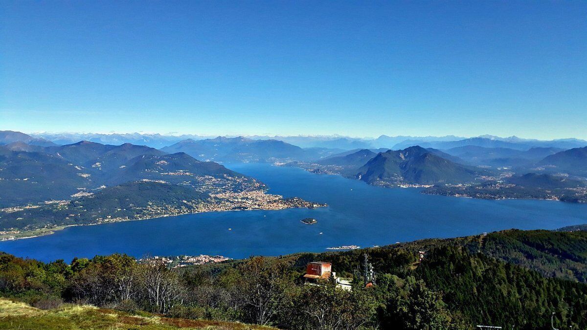 Trekking in direzione della Vetta del Mottarone Trekking in direzione della Vetta del Mottarone desktop picture