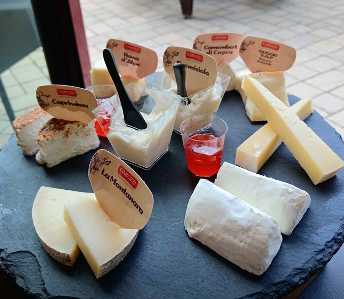 Degustazione al buio vicino Lecco: i formaggi della Valsassina Degustazione al buio vicino Lecco: i formaggi della Valsassina desktop picture