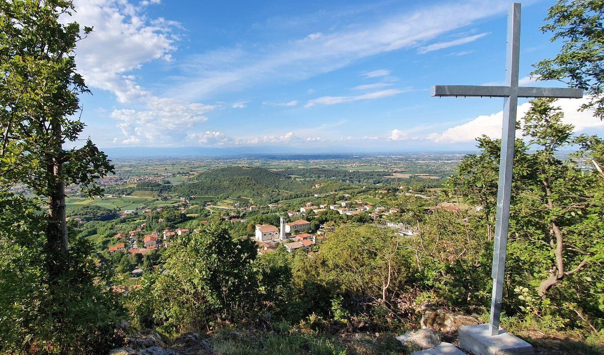 Sentiero Dee Teste: un'esperienza magica sui Colli Euganei Sentiero Dee Teste: un'esperienza magica sui Colli Euganei desktop picture