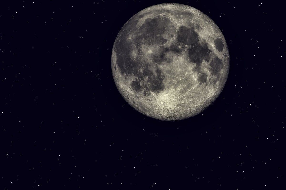 Trekking serale sul Monte Novegno: il fascino della luna piena desktop picture