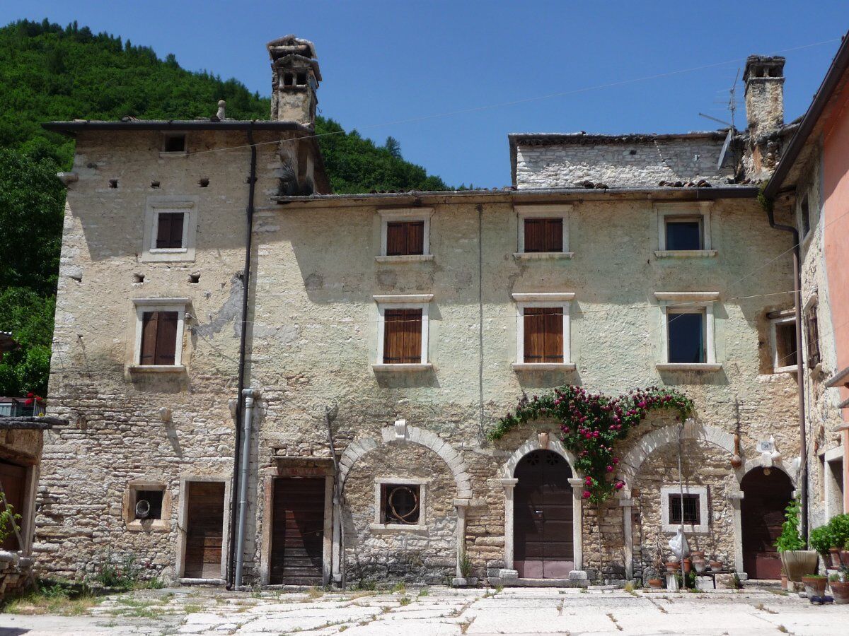 Escursione a Molina: il borgo e il Parco delle Cascate Escursione a Molina: il borgo e il Parco delle Cascate desktop picture