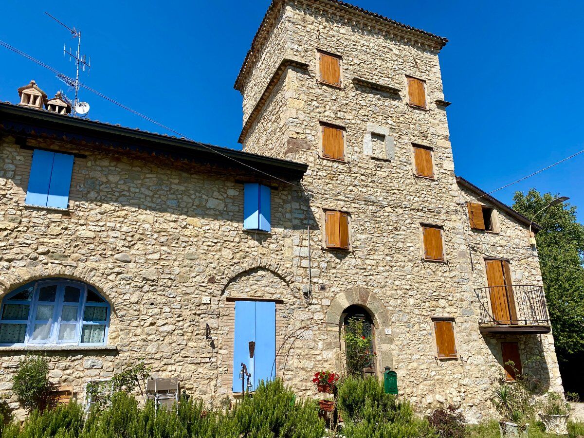 Leguigno: trekking tra castelli e Big Bench Leguigno: trekking tra castelli e Big Bench desktop picture