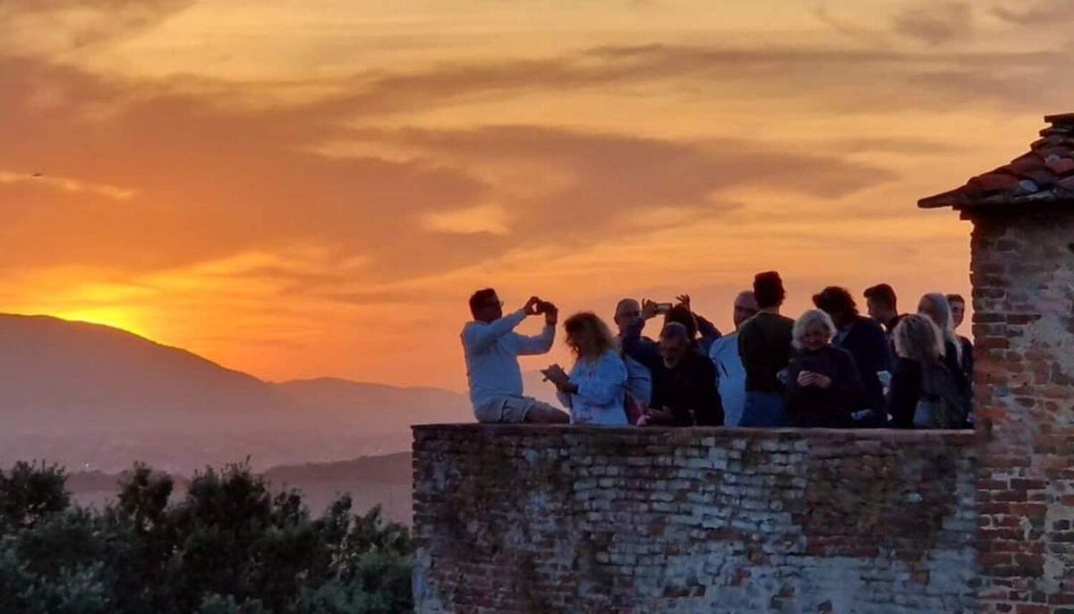 La Quercia delle Streghe e i Sapori d'Autunno a Montecarlo di Lucca La Quercia delle Streghe e i Sapori d'Autunno a Montecarlo di Lucca desktop picture