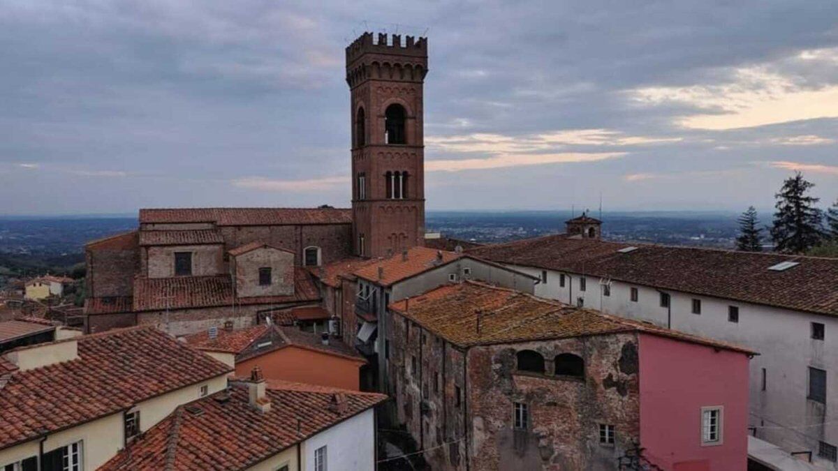 La Quercia delle Streghe e i Sapori d'Autunno a Montecarlo di Lucca La Quercia delle Streghe e i Sapori d'Autunno a Montecarlo di Lucca desktop picture
