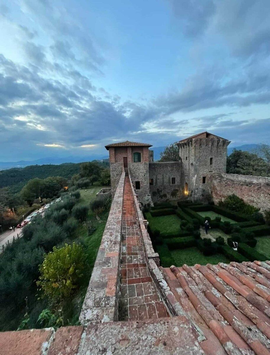 La Quercia delle Streghe e i Sapori d'Autunno a Montecarlo di Lucca La Quercia delle Streghe e i Sapori d'Autunno a Montecarlo di Lucca desktop picture