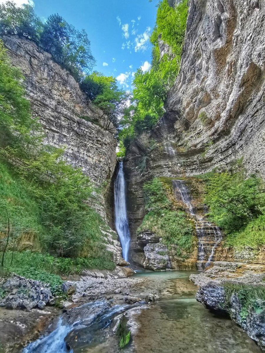 Escursione all'impressionante Cascata del Salton da San Donato Escursione all'impressionante Cascata del Salton da San Donato desktop picture