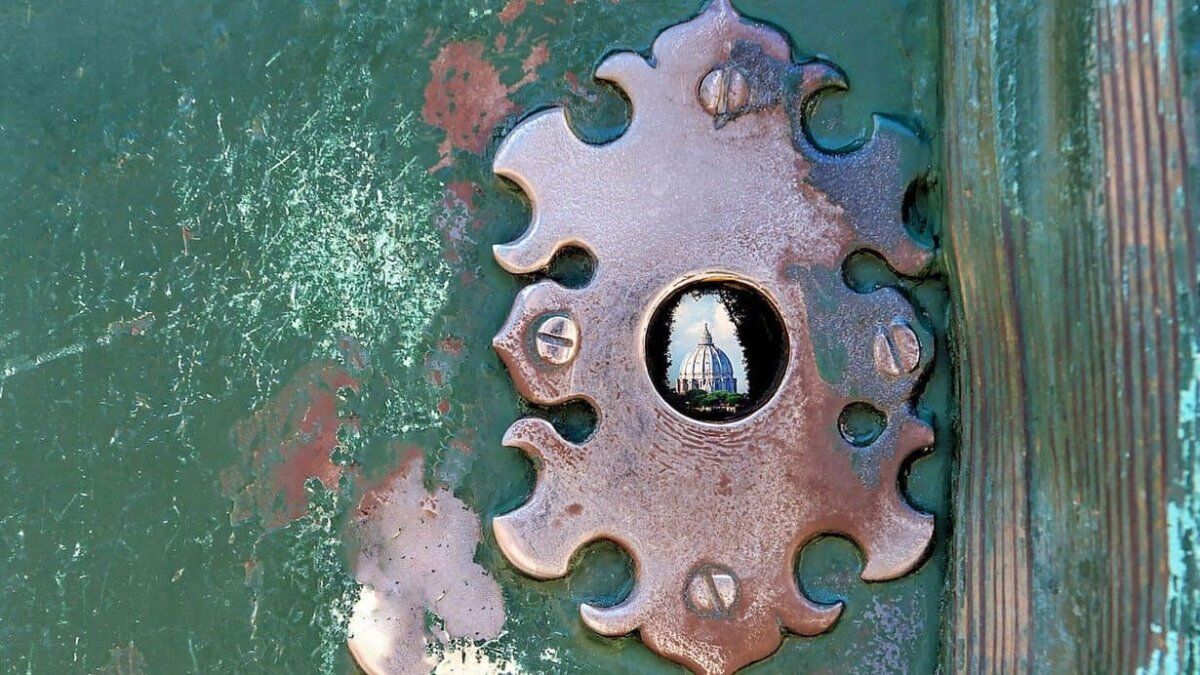 Passeggiata a Roma: il Colle Aventino tra esoterismo e mistero Passeggiata a Roma: il Colle Aventino tra esoterismo e mistero desktop picture