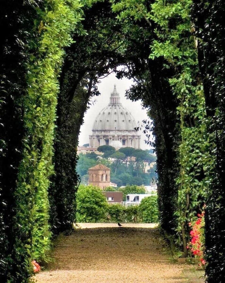 Passeggiata a Roma: il Colle Aventino tra esoterismo e mistero Passeggiata a Roma: il Colle Aventino tra esoterismo e mistero desktop picture