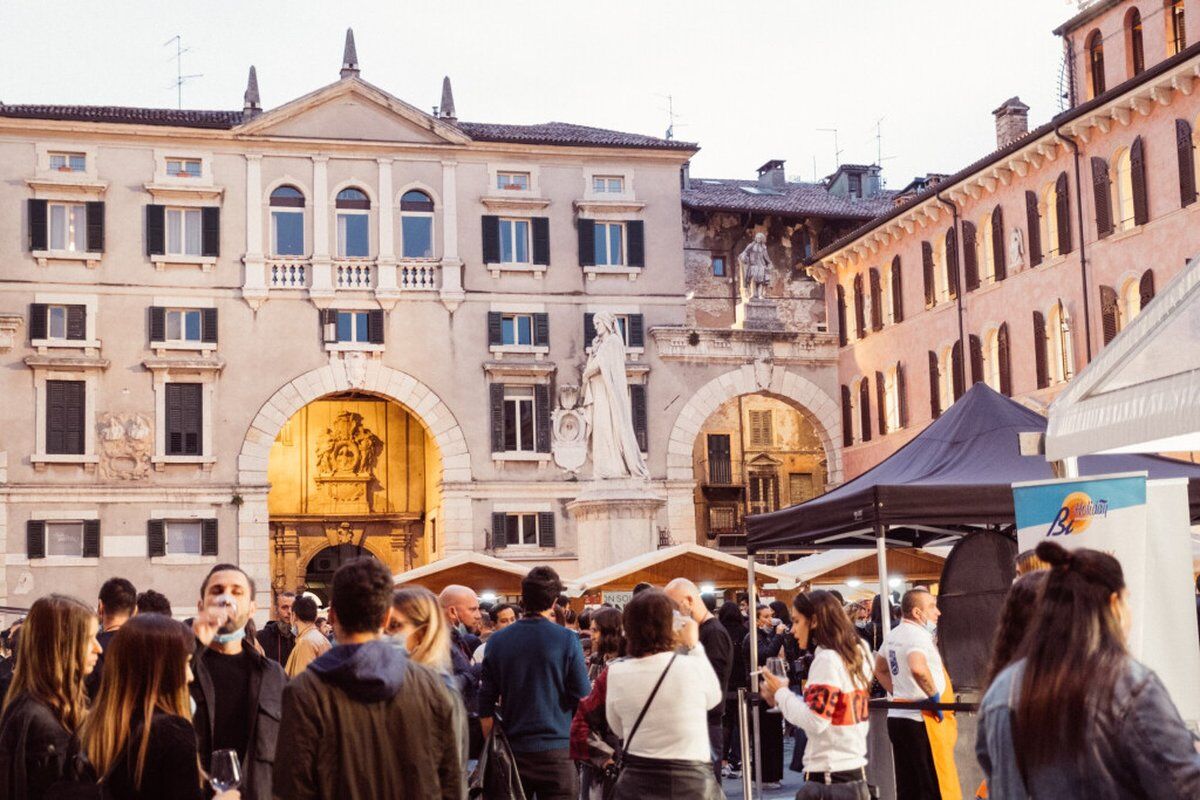 Tour guidato a Verona in occasione di ''Hostaria'', la festa del vino Tour guidato a Verona in occasione di ''Hostaria'', la festa del vino desktop picture