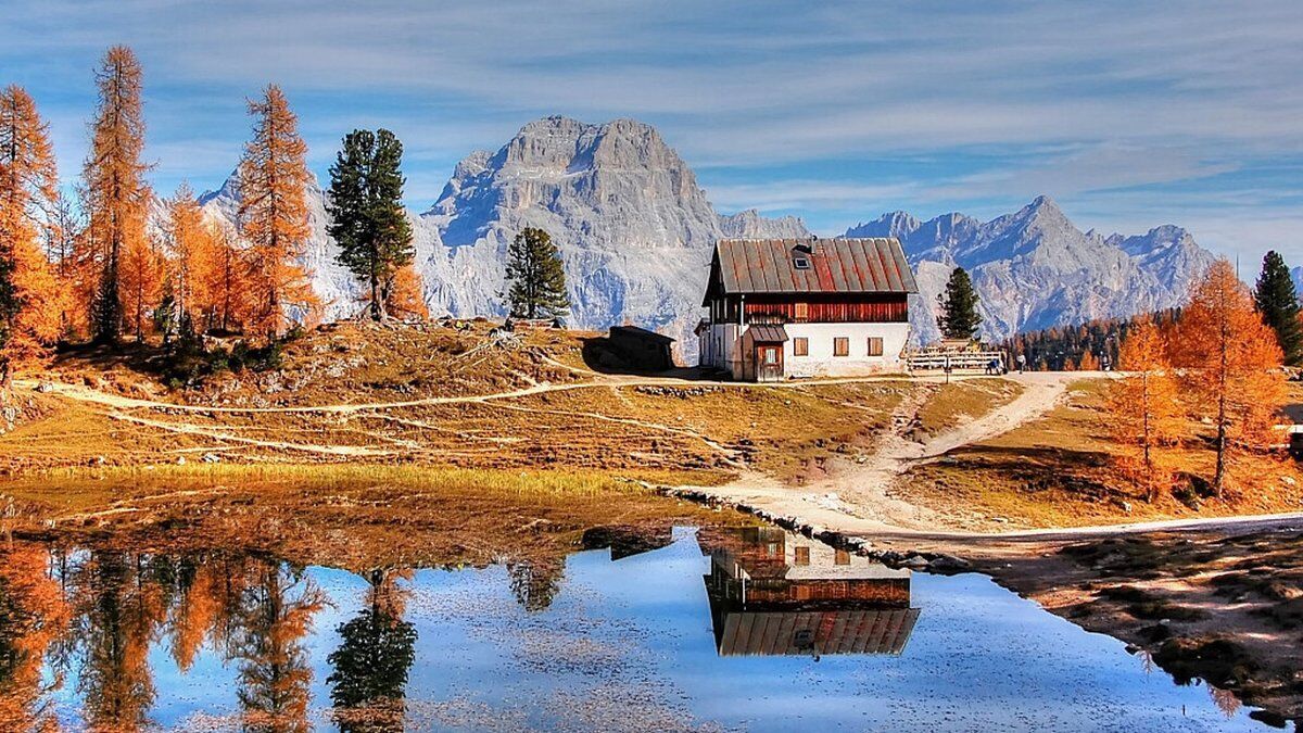 Trekking autunnale alla Croda da Lago Trekking autunnale alla Croda da Lago desktop picture