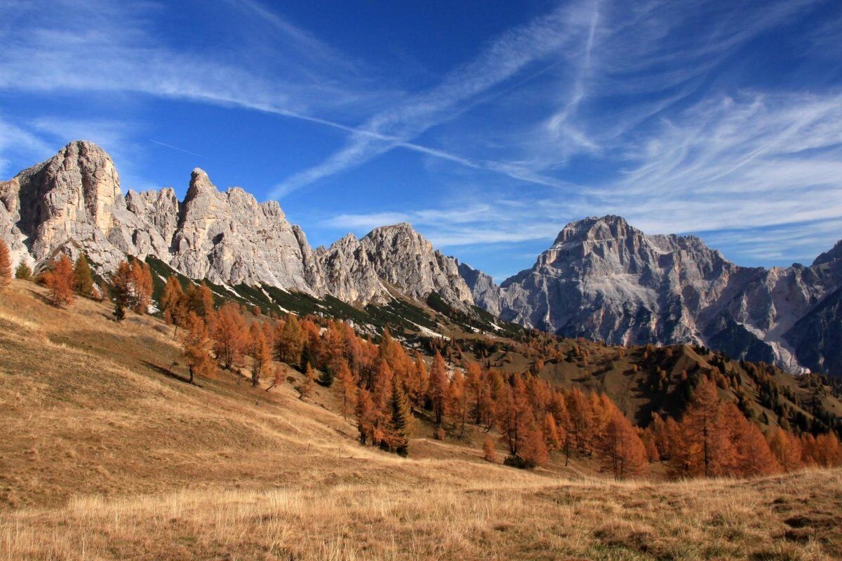 Trekking autunnale alla Croda da Lago Trekking autunnale alla Croda da Lago desktop picture
