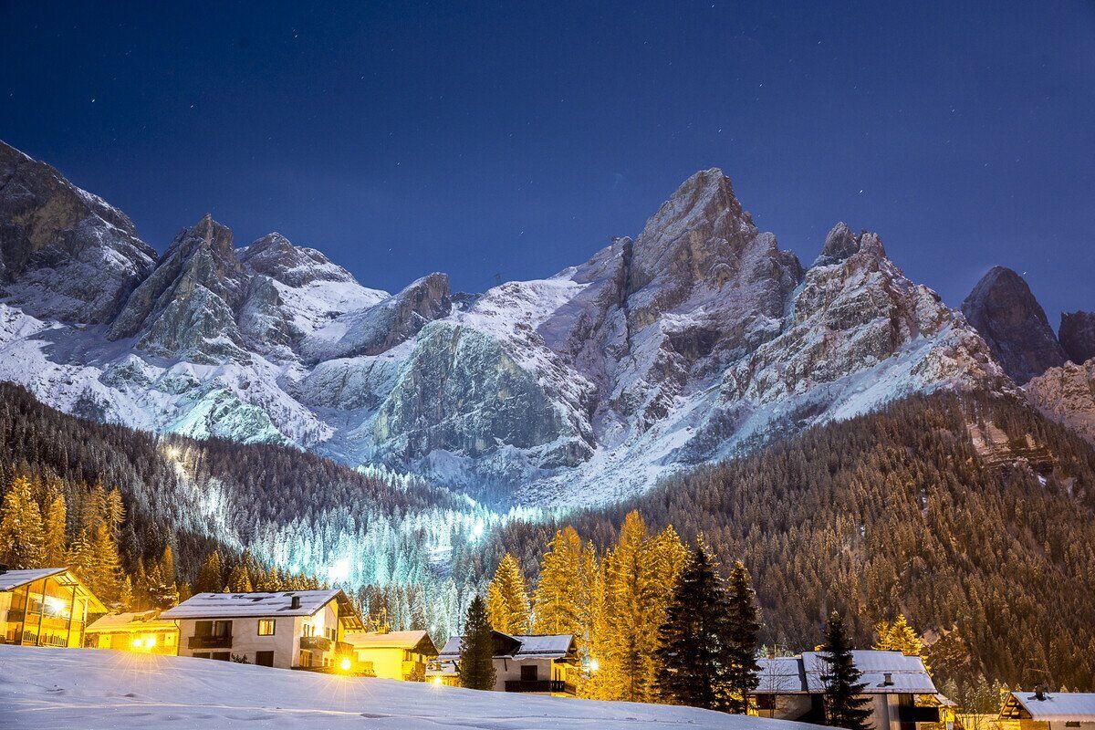 Ciaspolata nelle Pale di San Martino: salita al Col di Luna Ciaspolata nelle Pale di San Martino: salita al Col di Luna desktop picture