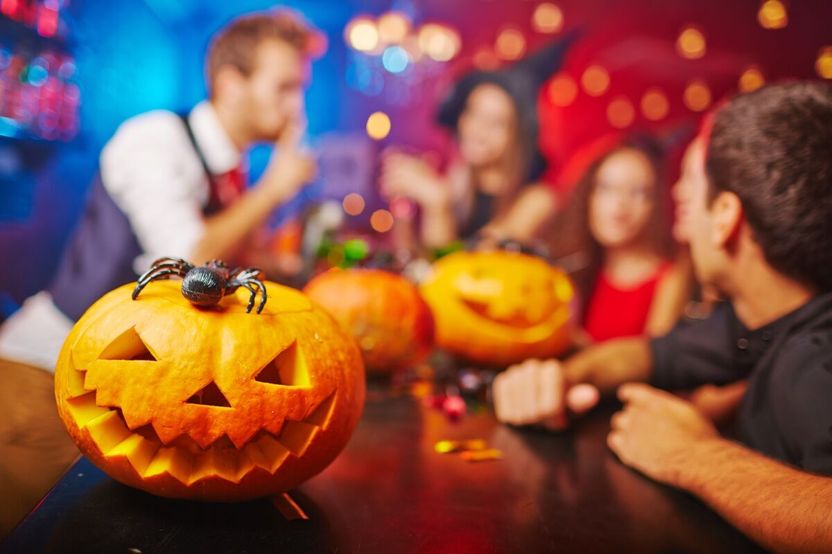 Halloween Party al Le Jardin au Bord du Lac: Un'Esperienza Indimenticabile desktop picture