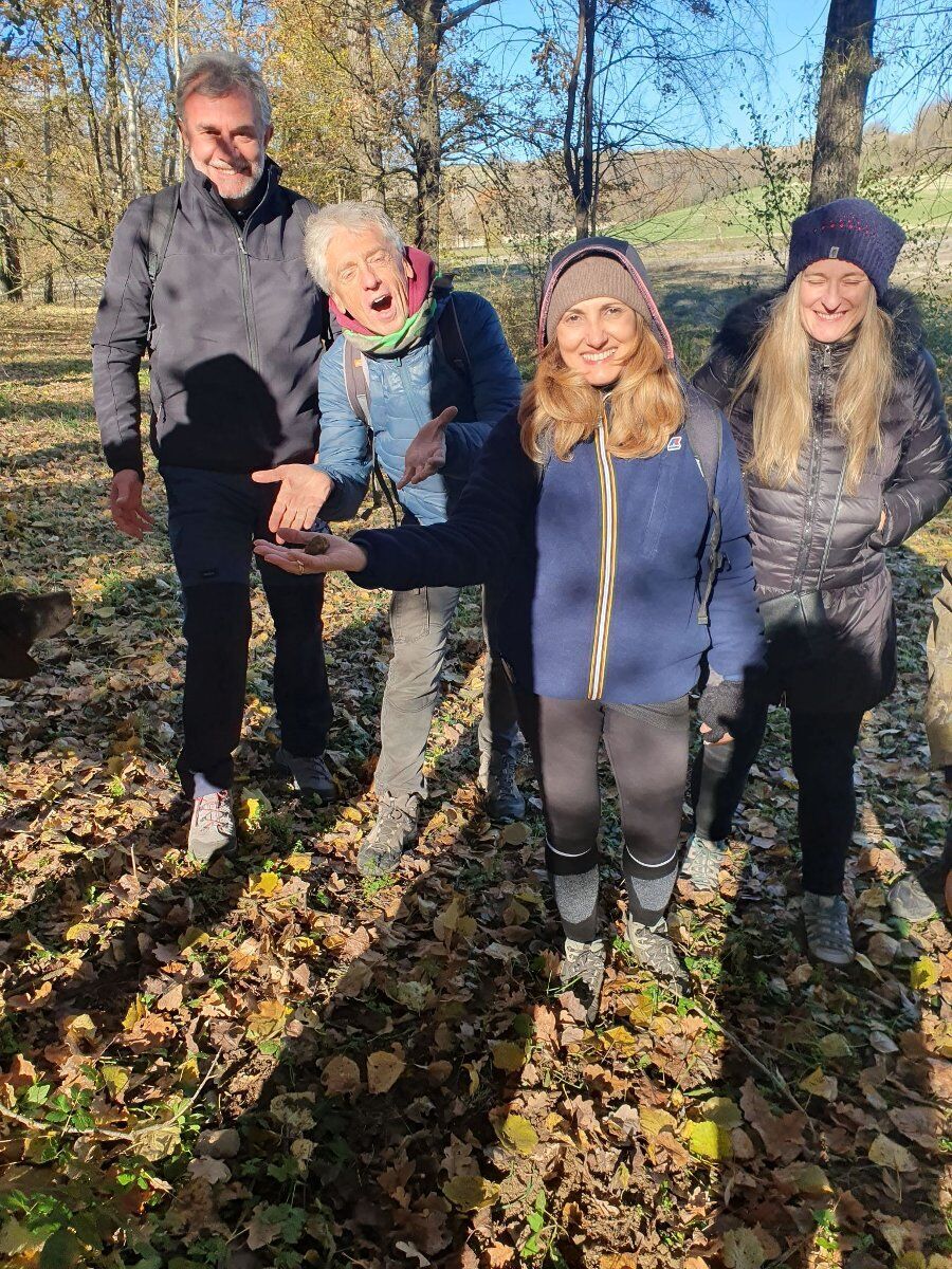 Cerca del Tartufo con Pranzo Tipico nel Monferrato Cerca del Tartufo con Pranzo Tipico nel Monferrato desktop picture