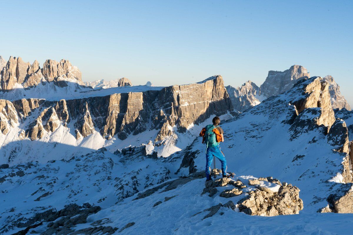 Ciaspolata nelle meravigliosi Dolomiti:  tra le 5 Torri e Novolau desktop picture