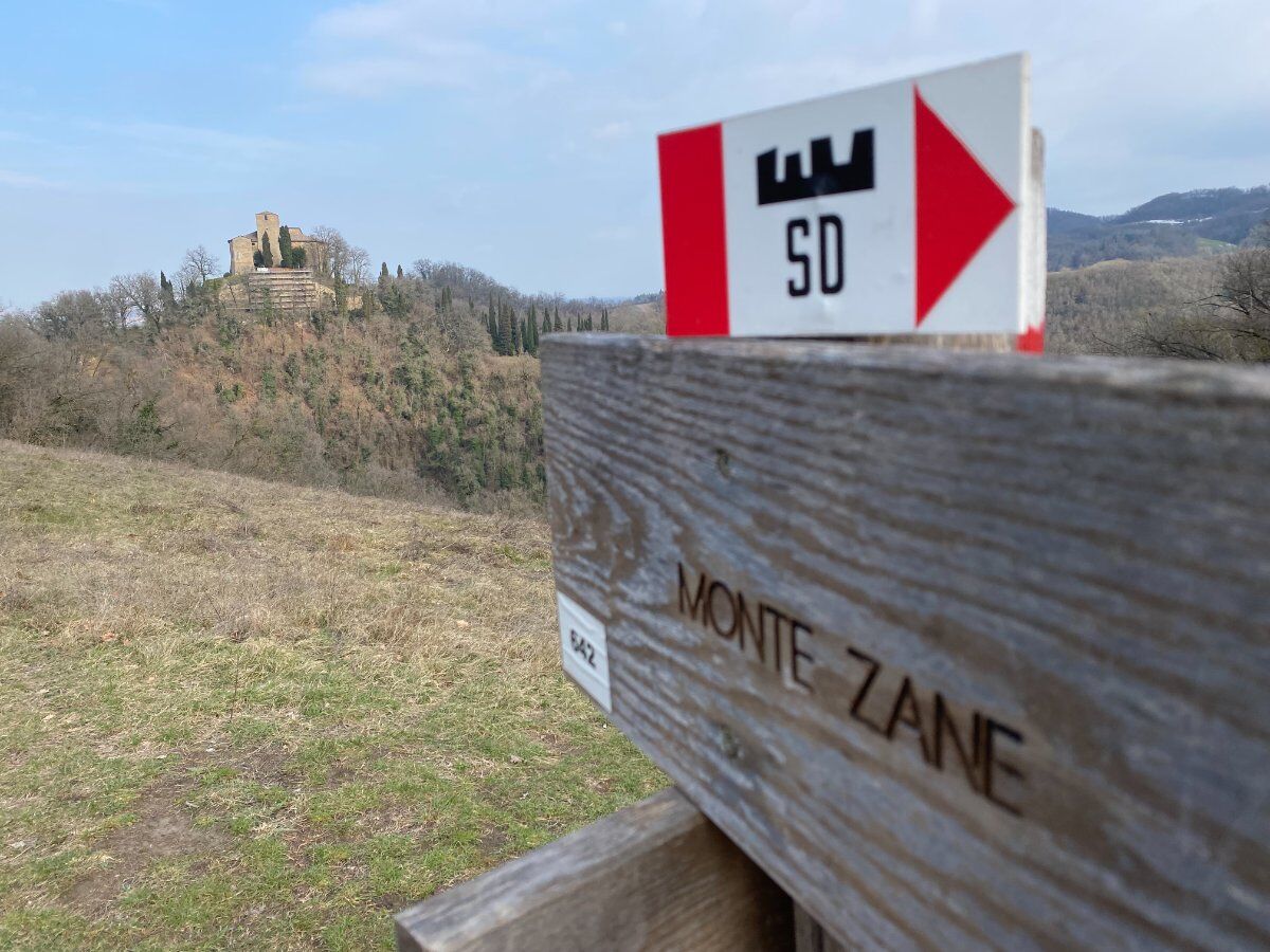 L'incredibile storia dei Canossa: escursione nell'Oasi LIPU di Quattrocastella L'incredibile storia dei Canossa: escursione nell'Oasi LIPU di Quattrocastella desktop picture