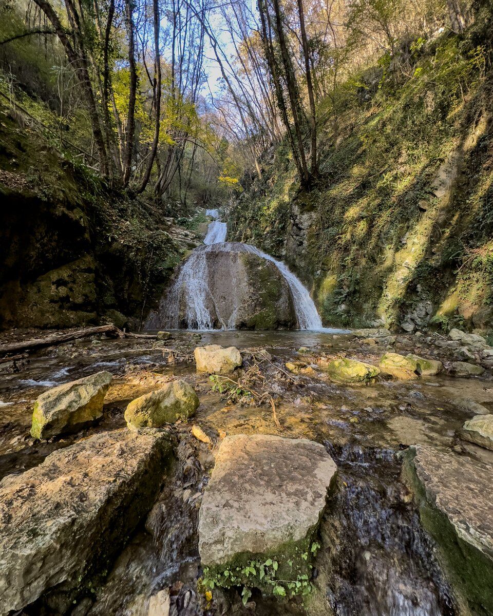 Emozionante trekking tra l'Eremo di San Bovo e le Cascate del Silan Emozionante trekking tra l'Eremo di San Bovo e le Cascate del Silan desktop picture
