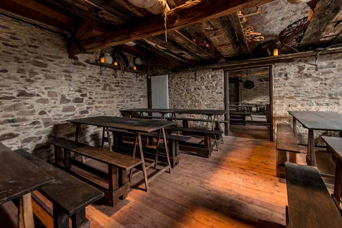 Emozionante trekking tra Il Castello di Zumelle e la Grotta Azzurra Emozionante trekking tra Il Castello di Zumelle e la Grotta Azzurra desktop picture