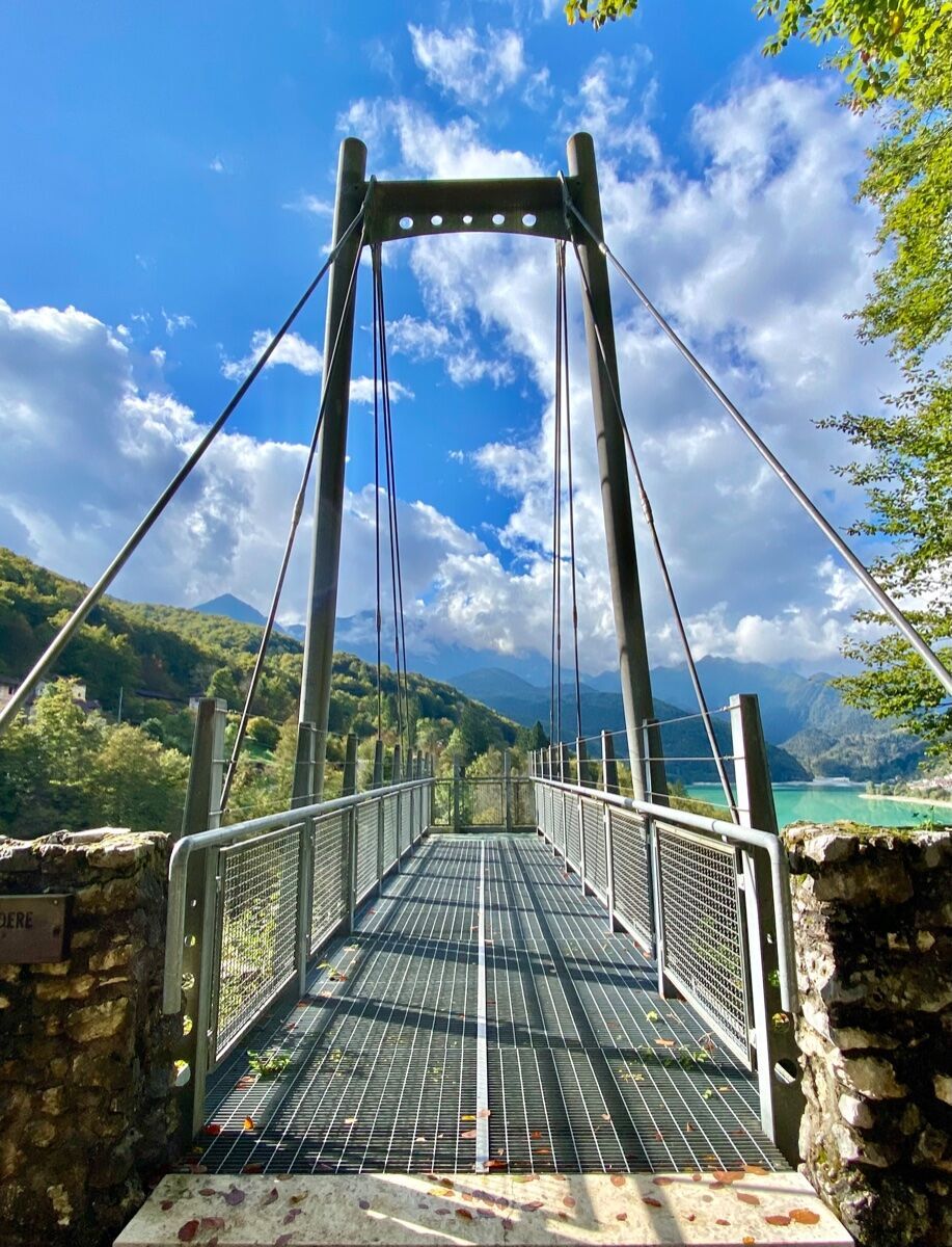 Sentiero del Dint: trekking tra boschi carsici e il Lago di Barcis desktop picture