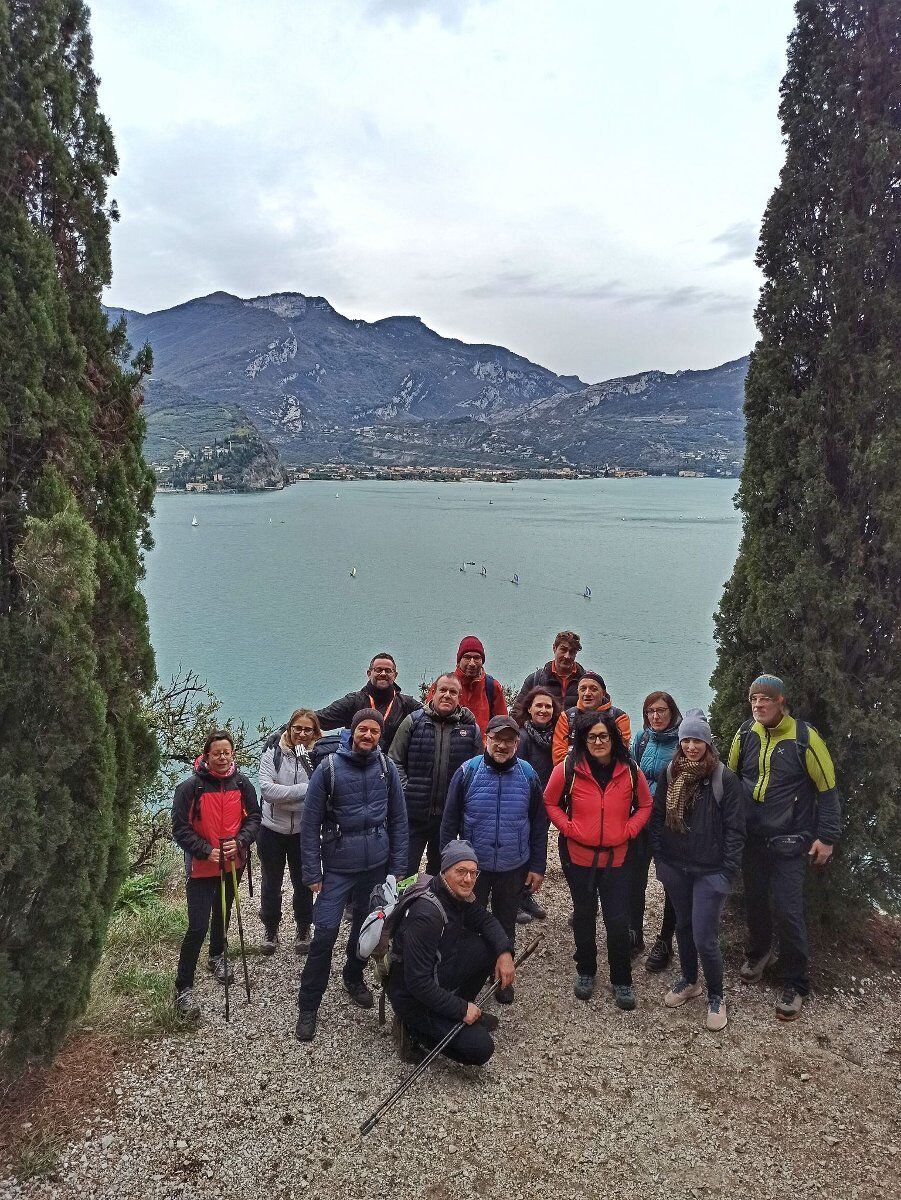 Camminata lungo la spettacolare Strada del Ponale Camminata lungo la spettacolare Strada del Ponale desktop picture