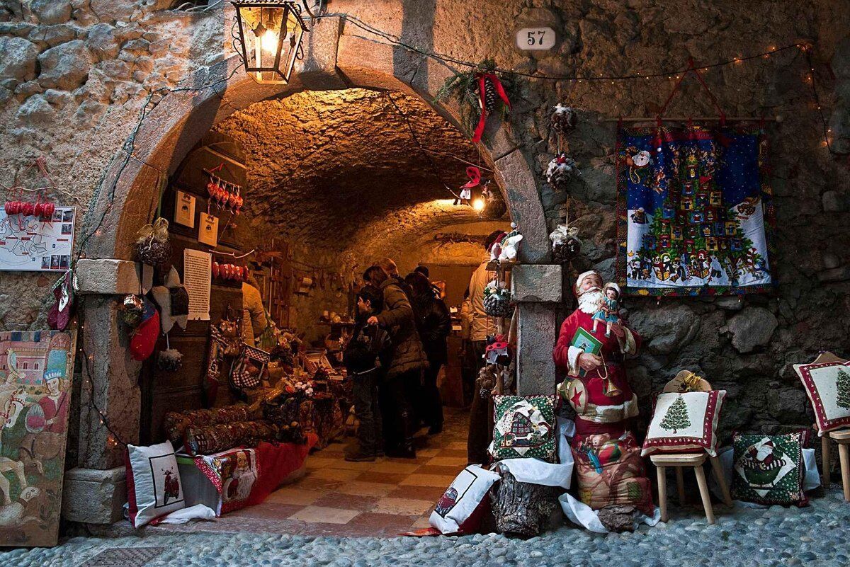 Fine settimana in Trentino: Castel Toblino, la Notte degli Alambicchi e i Mercatini di Natale desktop picture