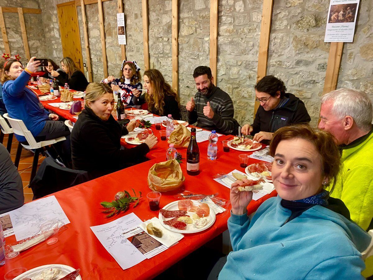 Trekking natalizio a Bazzano Parmense: il paese dei 200 presepi Trekking natalizio a Bazzano Parmense: il paese dei 200 presepi desktop picture