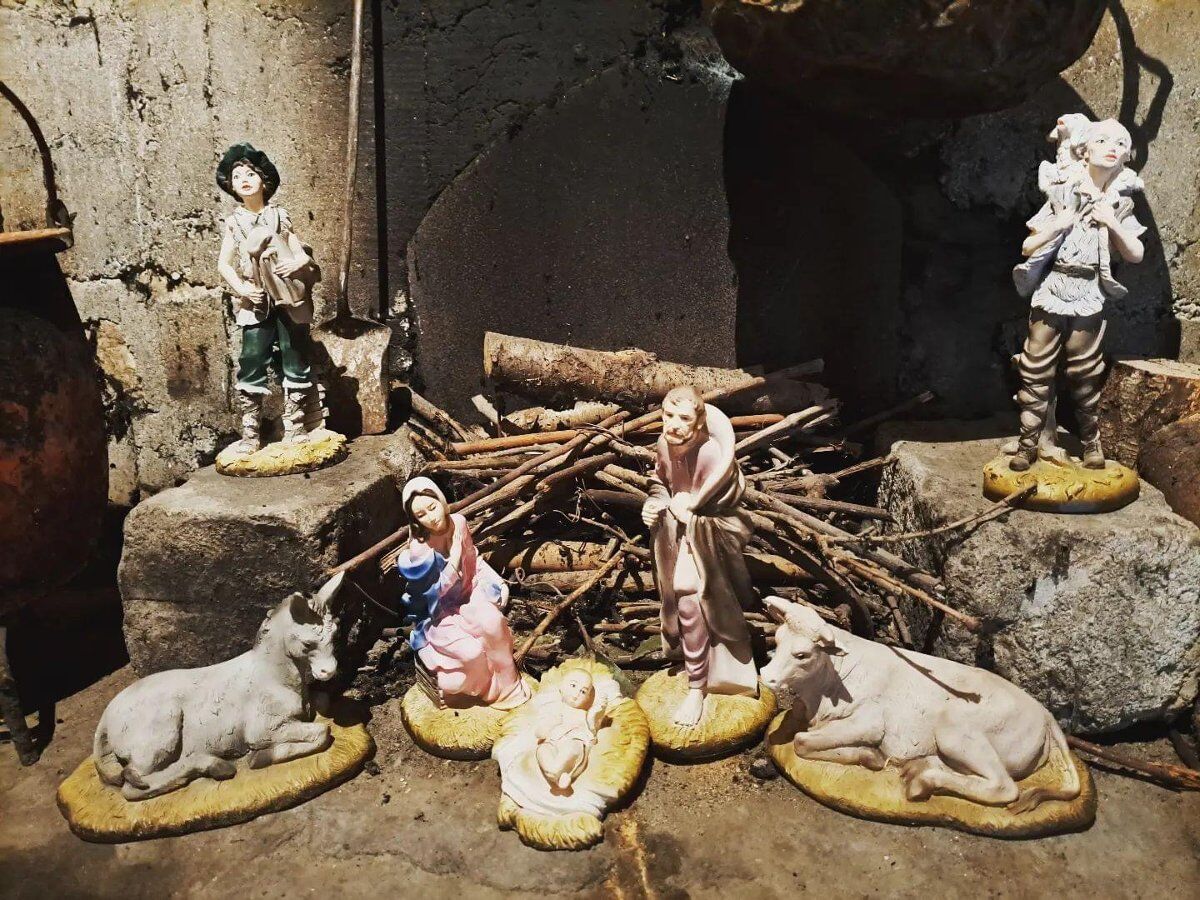 Il Borgo Medioevale di Bergogno tra trekking e spettacolari presepi Il Borgo Medioevale di Bergogno tra trekking e spettacolari presepi desktop picture