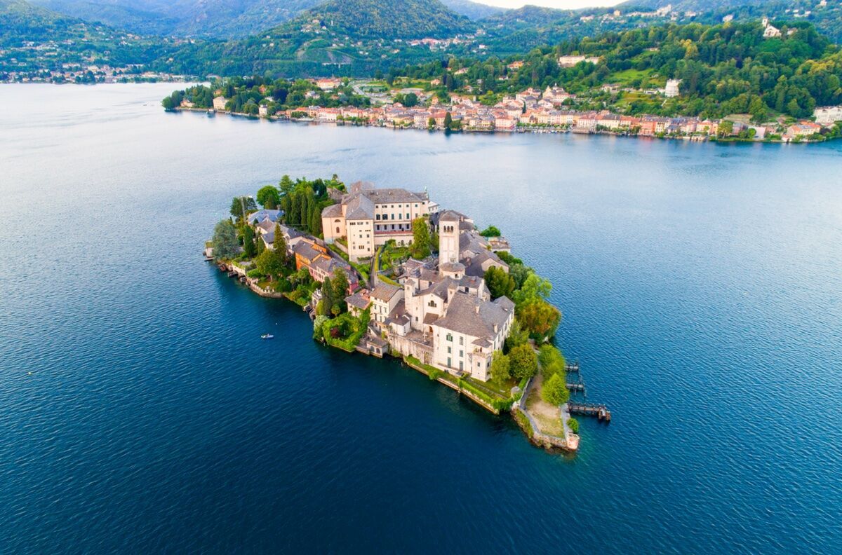 Escursione nei boschi del Lago d'Orta: un viaggio tra storia e natura! desktop picture